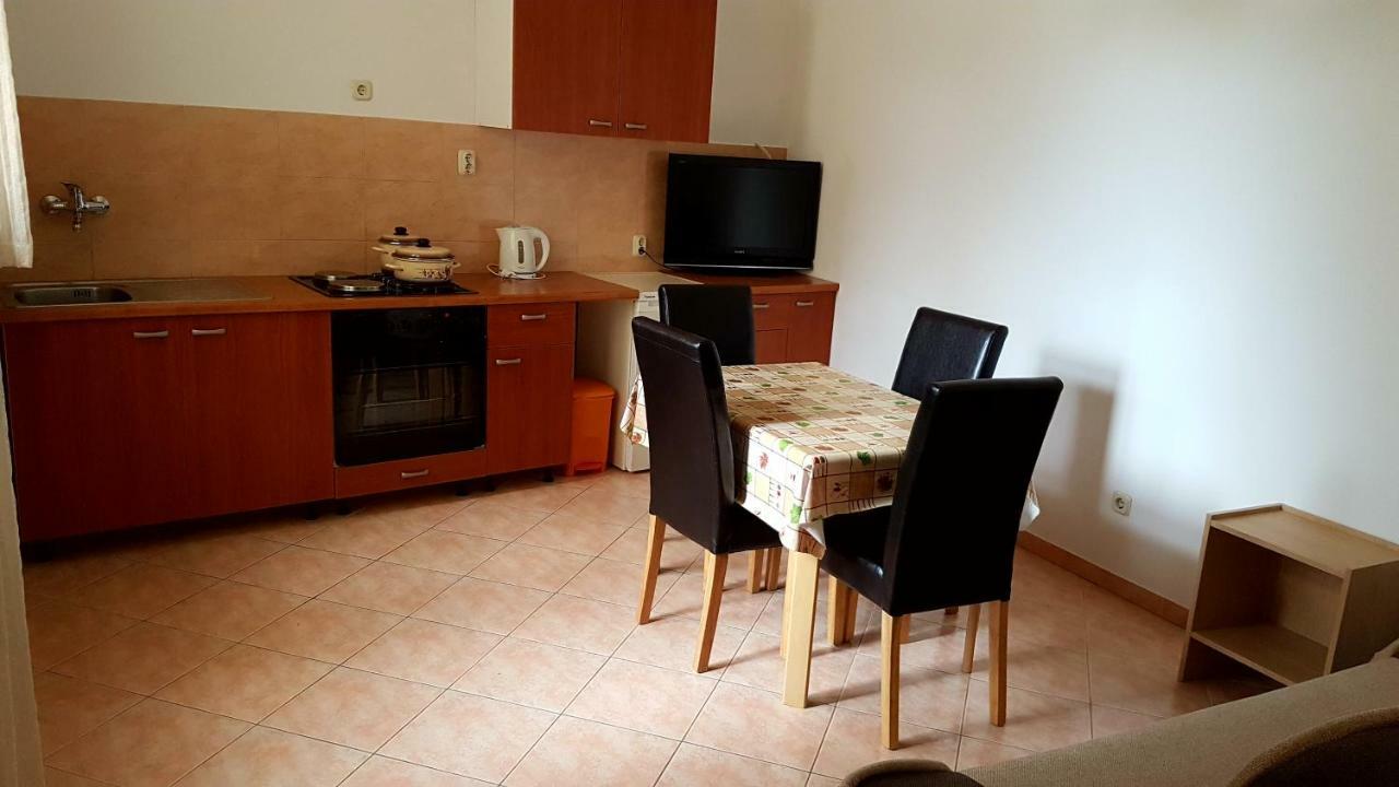 מליני Apartments Kust מראה חיצוני תמונה