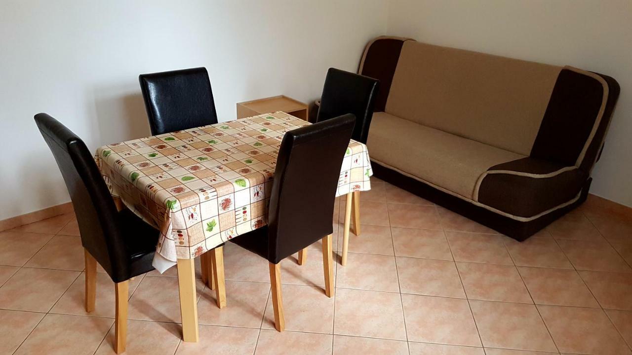 מליני Apartments Kust מראה חיצוני תמונה