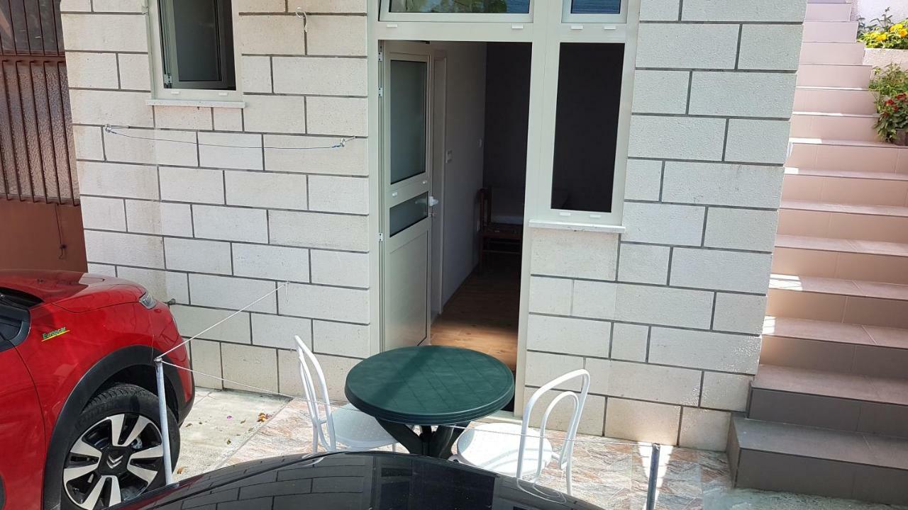 מליני Apartments Kust מראה חיצוני תמונה